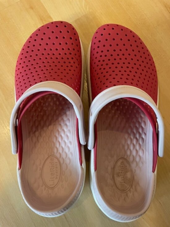 Crocs - Ladies size 7 - Pink - Picture 1 of 2
